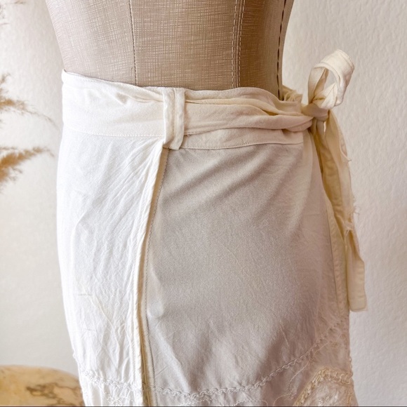 VINTAGE Cream Embroidery Mini Wrap Skirt - Picture 10 of 15